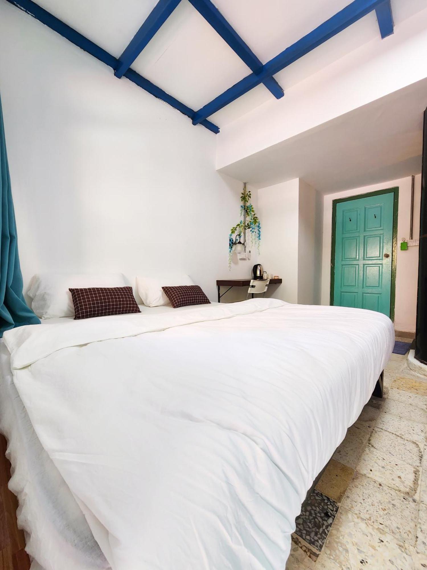 Bestow Boutique 4*