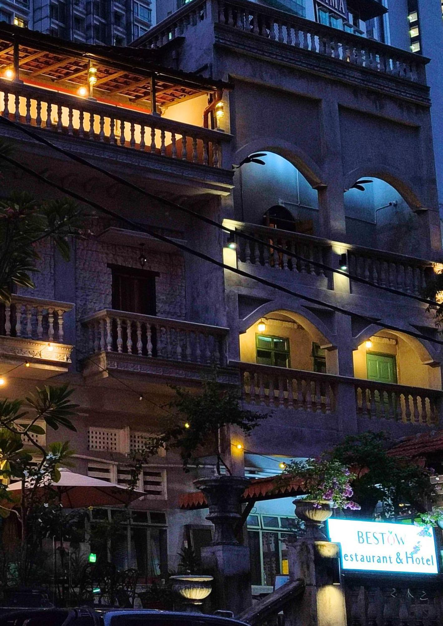 Bestow Boutique 4*